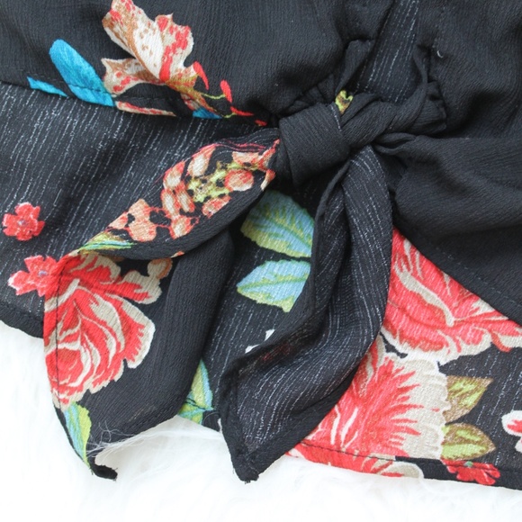 Vintage Floral V Neck - Picture 3 of 4